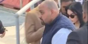 هيفاء وهبي ونادية مصطفى وأنوشكا وهاني مهنا في عزاء هاني شاكر
