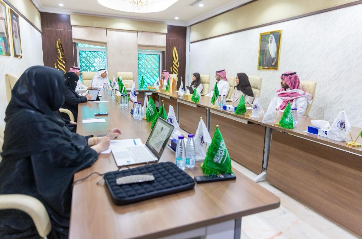 برئاسة المهندس أنس المديفر.. وفد من برنامج تنمية القدرات البشرية يزور جائزة الأميرة صيتة