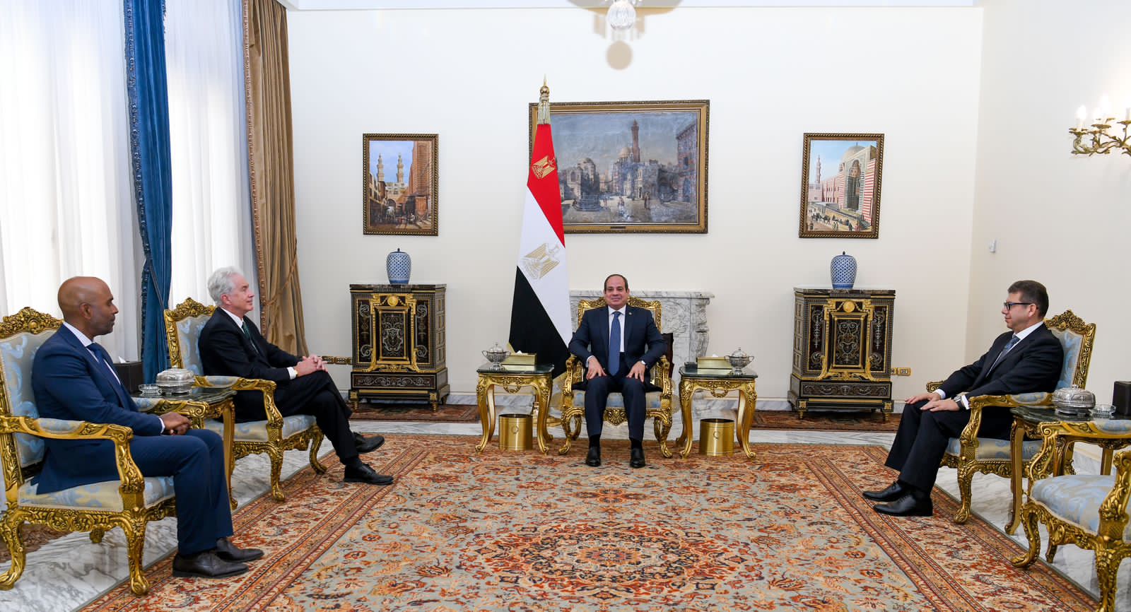 السيسي وبيرنز يؤكدان حرص بلديهما على حماية وصون الأمن والاستقرار الإقليميين