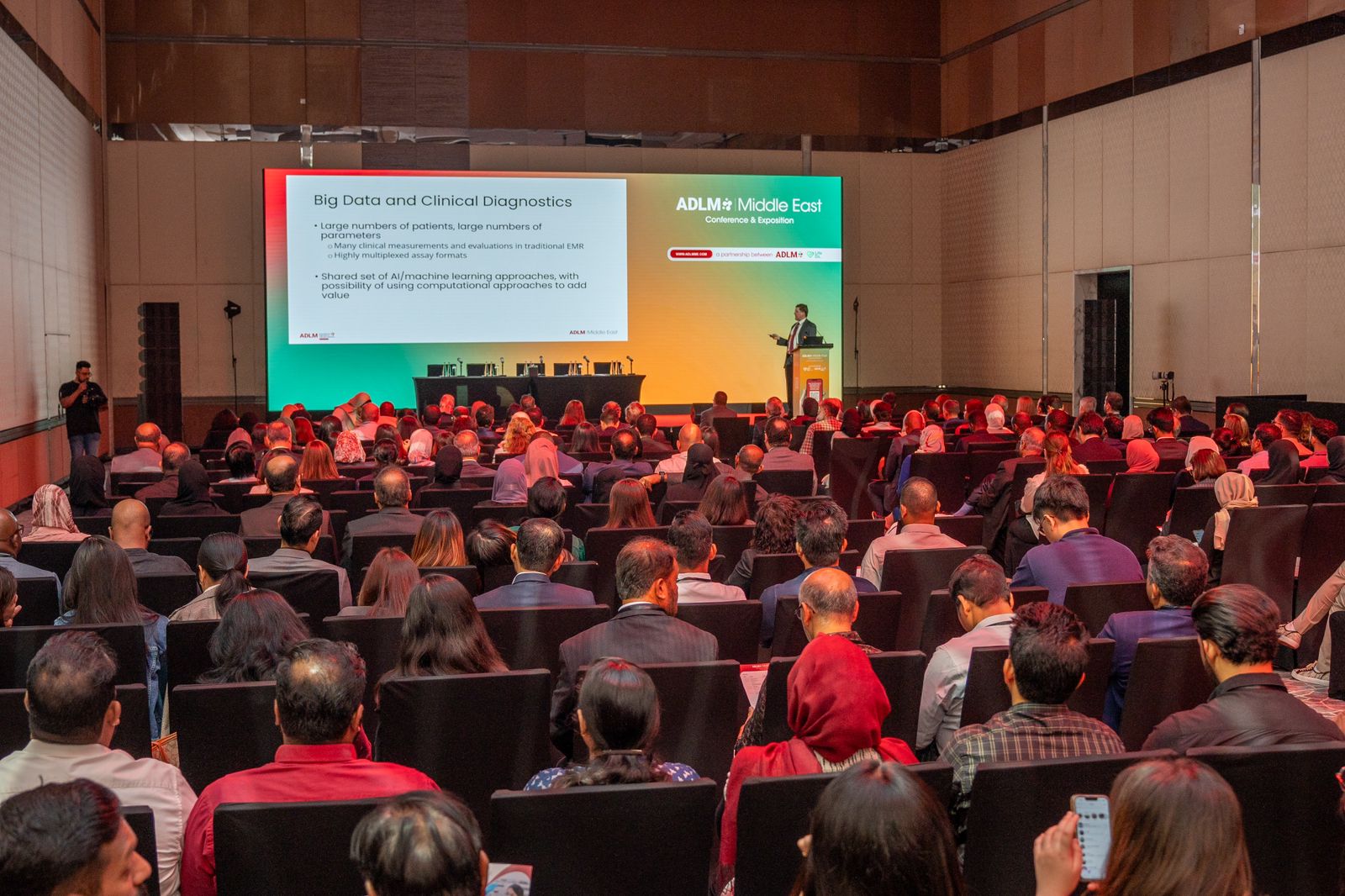 مؤتمر الجمعية الأمريكية للكيمياء السريرية يناقش دور الذكاء الاصطناعي في تطور صناعة المختبرات في الشرق الأوسط