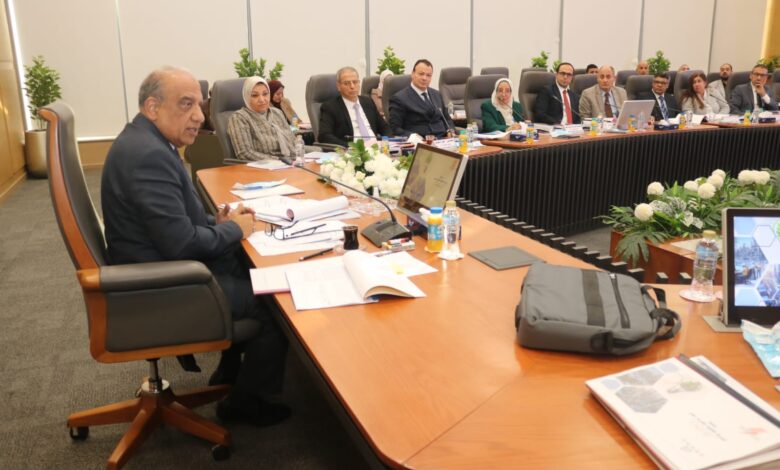 بيان صادر عن وزارة الكهرباء والطاقة المتجددة:خلال ترأسه الجمعية العامة للشركة القابضة لكهرباء مصر.