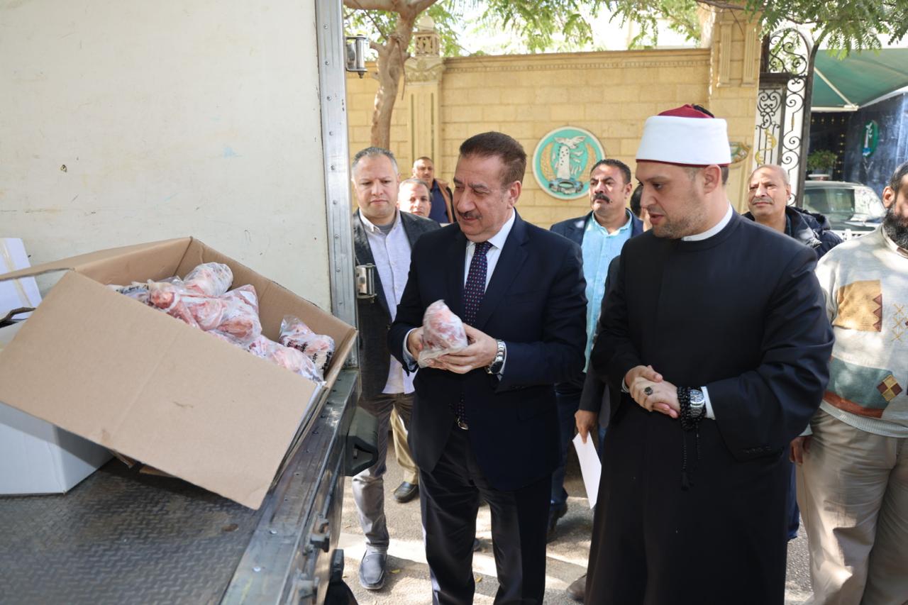محافظ المنوفية يشهد استلام 4 أطنان لحوم لتوزيعها على الأسر الأولى بالرعاية.
