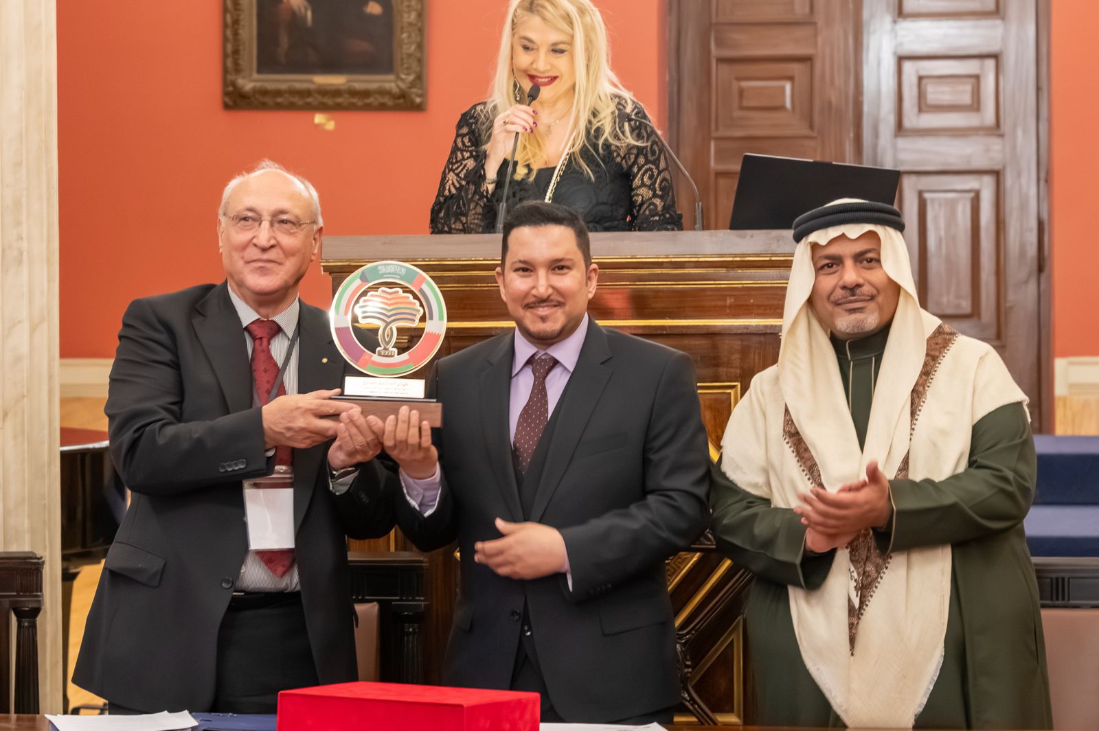 اتفاقية تعاون : بين مركز التحكيم الخليجي وجمعية القانون الرياضي الدولي .