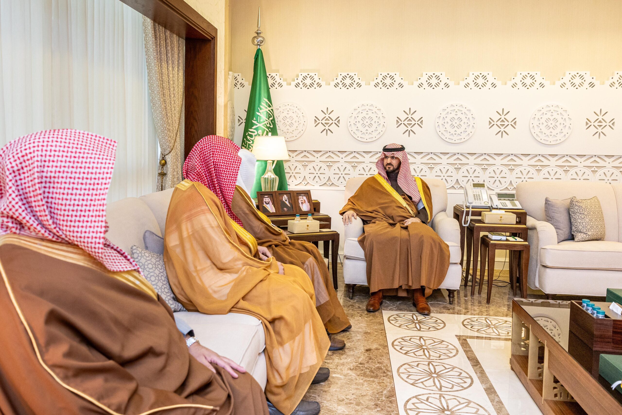 نائب أمير الشرقية يستقبل مدير عام فرع الرئاسة العامة لهيئة الأمر بالمعروف والنهي عن المنكر بالمنطقة