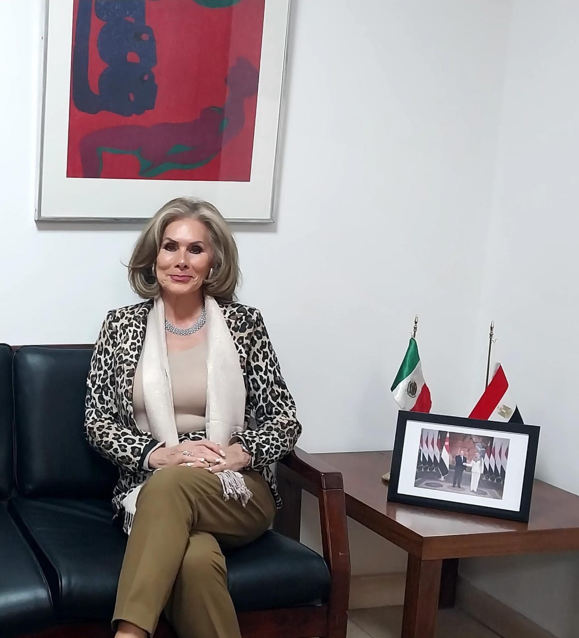 تنظم سفارة المكسيك بمصر حفل إطلاق كتاب القصص القصيرة “التنين الأبيض وشخصيات منسيَة أخرى” للكاتب المكسيكي أدولفو كوردوبا بمعرض الكتاب