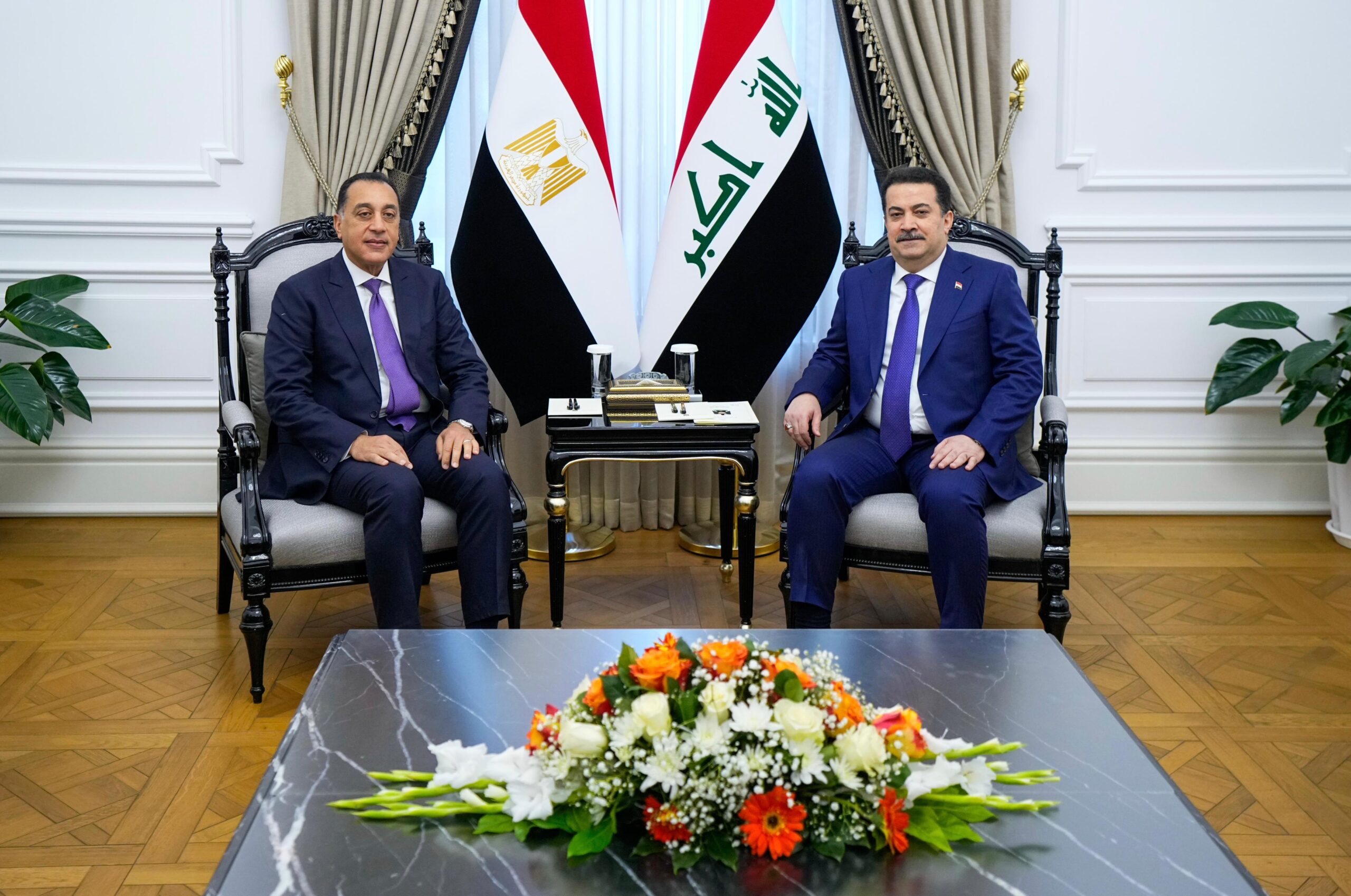 رئيس مجلس الوزراء السيد محمد شياع السوداني ورئيس الوزراء المصري يرعيان مراسم التوقيع على عدد من مذكرات التفاهم بين البلدين