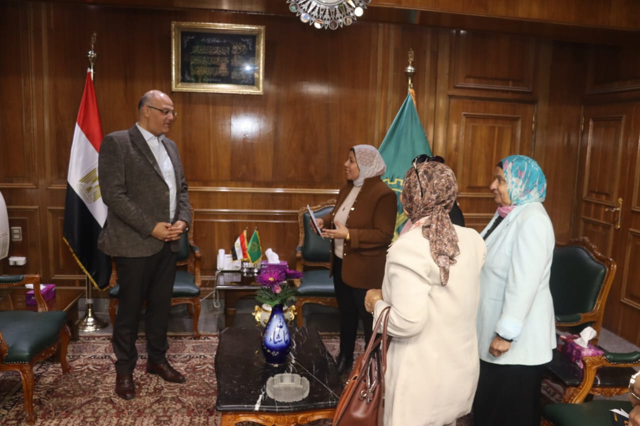 إستجابة لطلب إحدى الفتيات أثناء اللقاء الجماهيري…محافظ القليوبية يوفر مُستلزمات معيشية لفتاة مُقبلة على الزواج