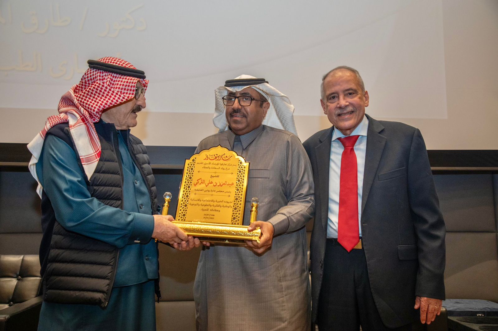 استشاري طب نفسي: القلق يسيطر على الوطن العربي بنسبة 25%، و10% من مشاهر شبكات التواصل مصابين بالانفصام