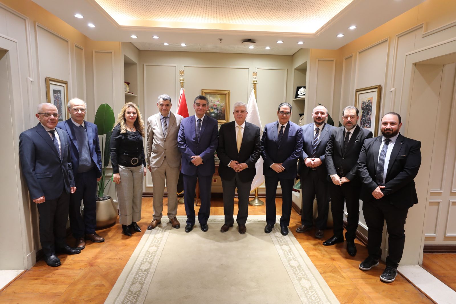 وزير التعليم العالي يلتقي رئيس هيئة الشراء الموحد لمناقشة تأمين احتياجات المستشفيات الجامعية وتجهيز مستشفى ٥٠٠٥٠٠