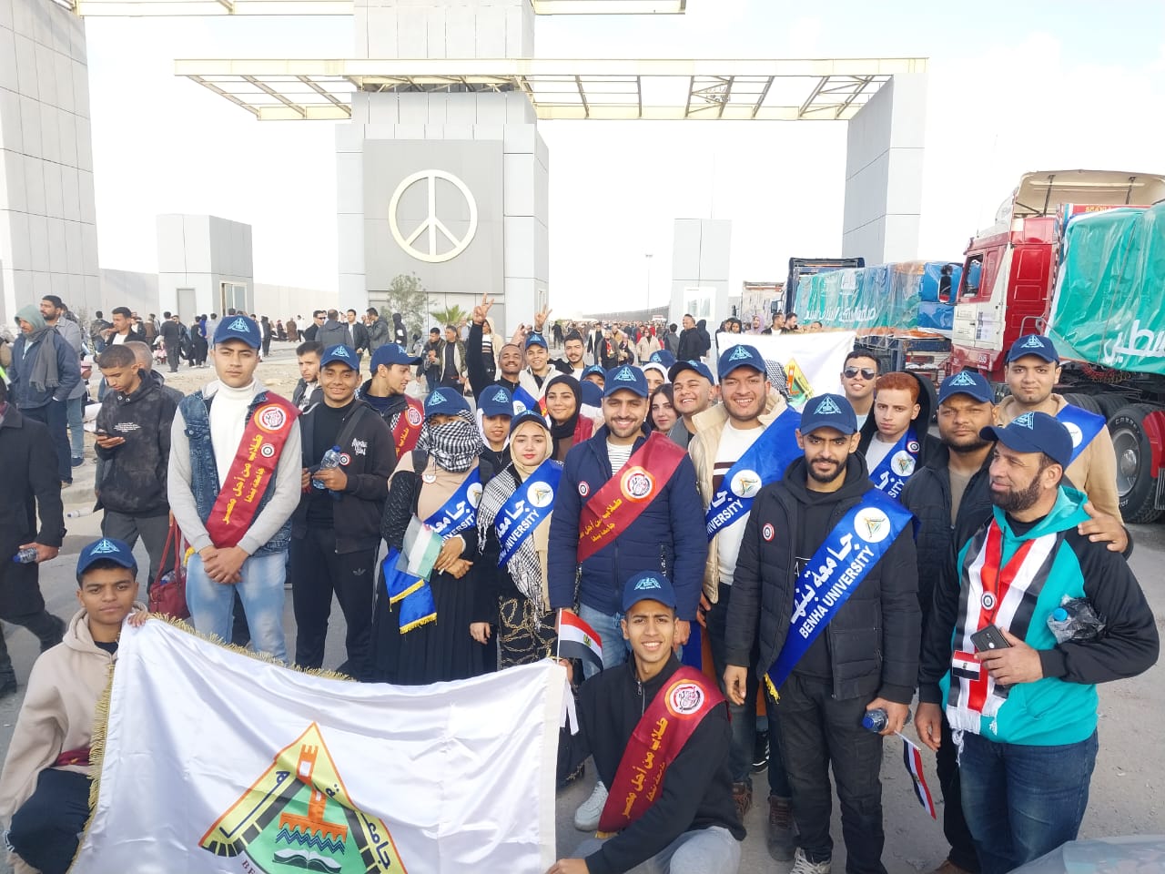 طلاب جامعة بنها يشاركون فى وقفات رفح دعما للقيادة السياسية ورفض تهجير الفلسطينيين