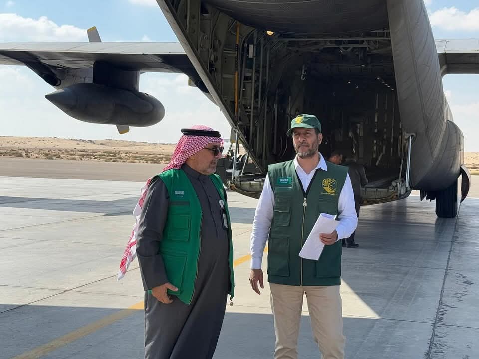الطائرة الإغاثية ⁧‫ السعودية‬⁩ الـ 55، لمركز الملك سلمان للإغاثة تصل لمطار العريش