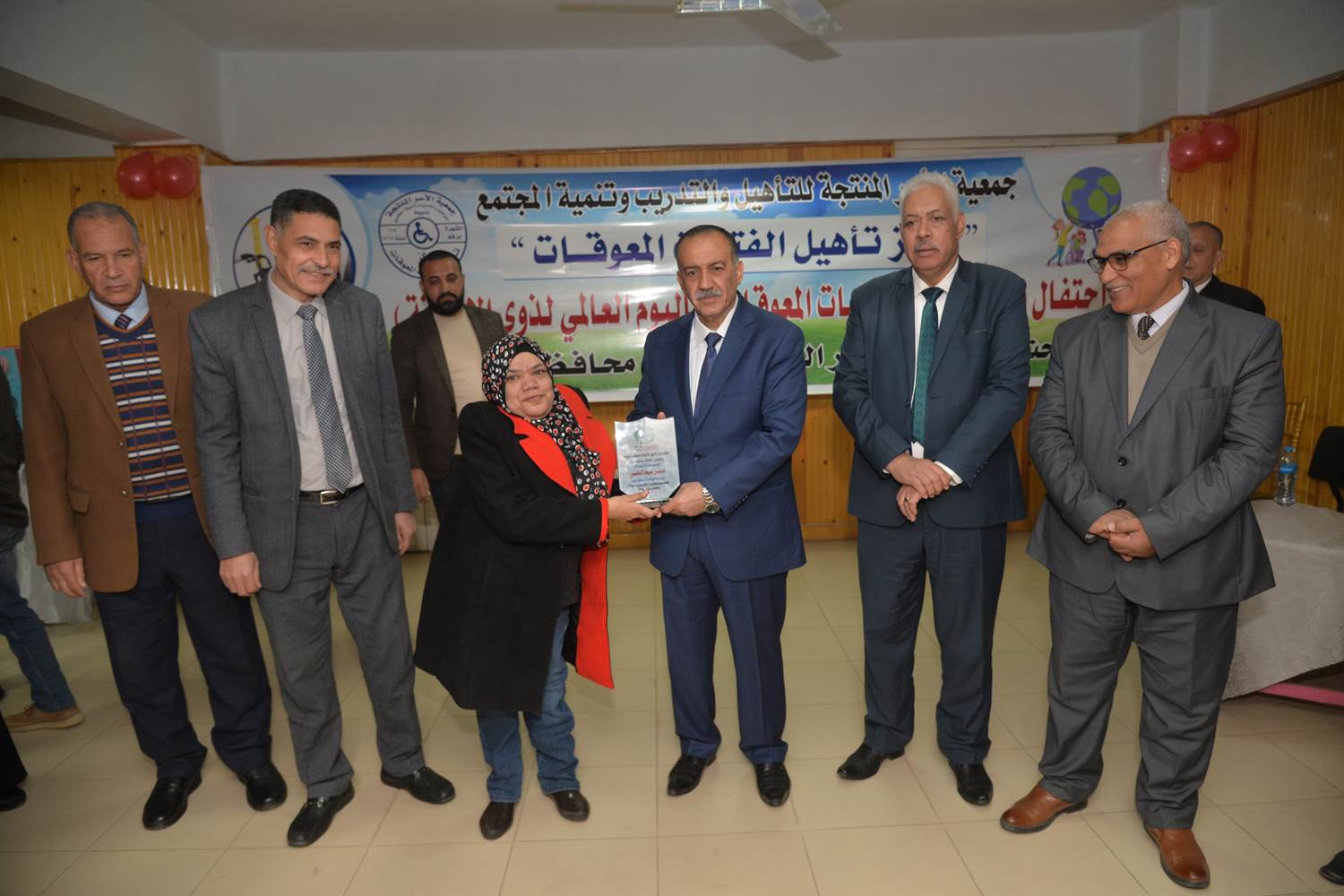 محافظ أسيوط يشهد الإحتفال باليوم العالمي لذوي الإعاقة ويكرم 35 فتاة تم تأهليهن من ذوي الهمم بمركز تأهيل الفتيات المعوقات بالفتح