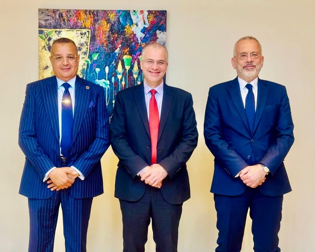 محافظ جنوب سيناء يناقش مع وفد يوناني تعزيز العلاقات في مجالات السياحة الدينية