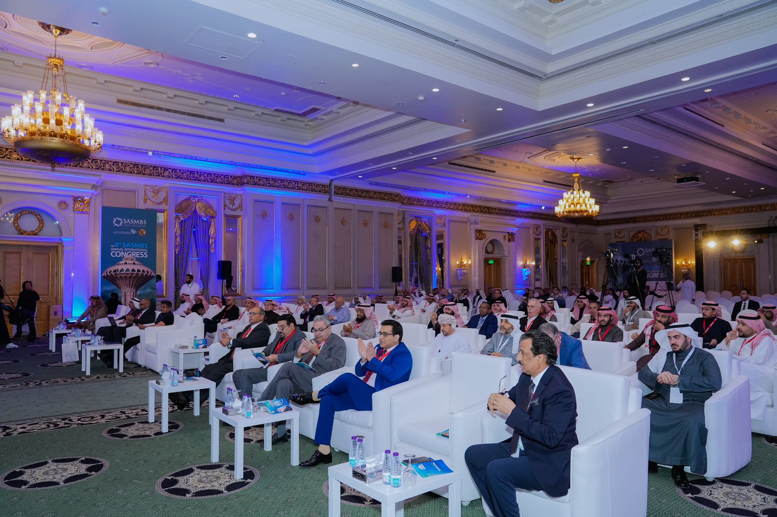 خلال المؤتمر السنوي للسمنةتدريب الأطباء على اجراء جراحات السمنة باستخدام الروبوت