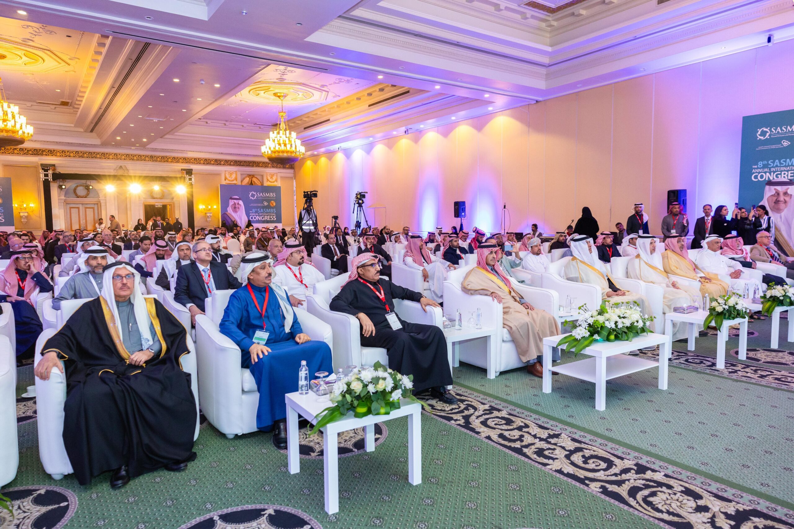 نيابةً عن سمو أمير الشرقيةوكيل إمارة الشرقية يفتتح المؤتمر الدولي الثامن للجمعية السعودية لطب وجراحة السمنة