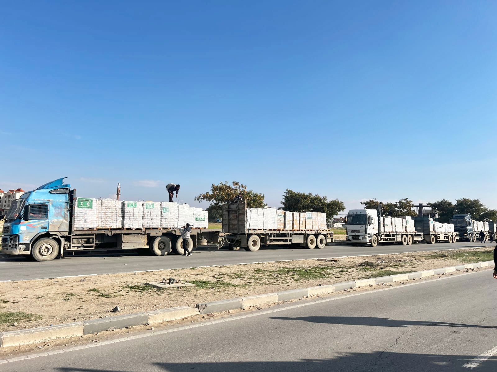 وصول قوافل إغاثية سعودية جديدة إلى جنوب قطاع غزة