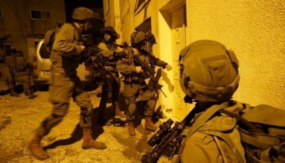 قوات الاحتلال تقتحم مدينة نابلس وتحاصر منزلا