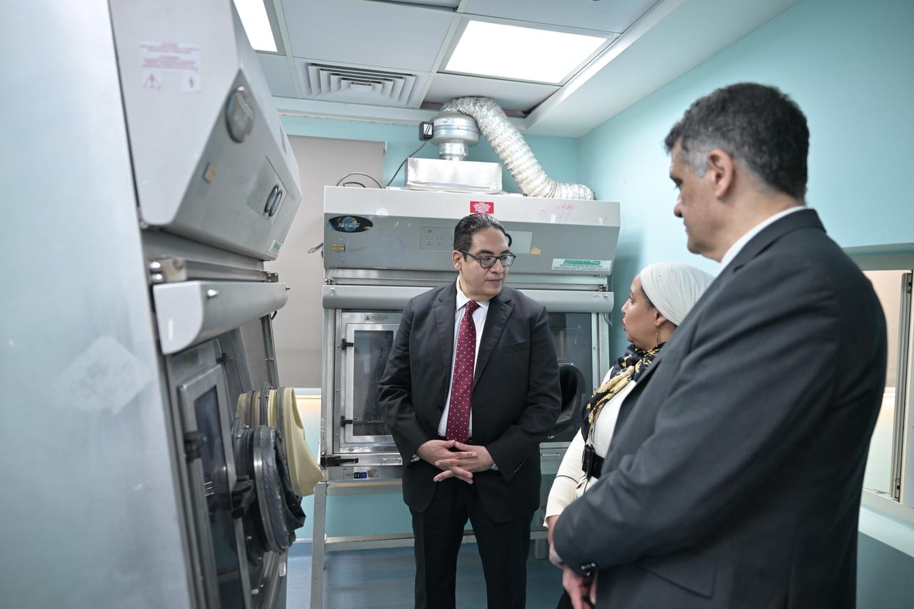 جولة تفقدية لرئيس جامعة القاهرة لمتابعة أعمال التجديد والتطوير بالمستشفى الشمالي بالمعهد للقومي للأورام.