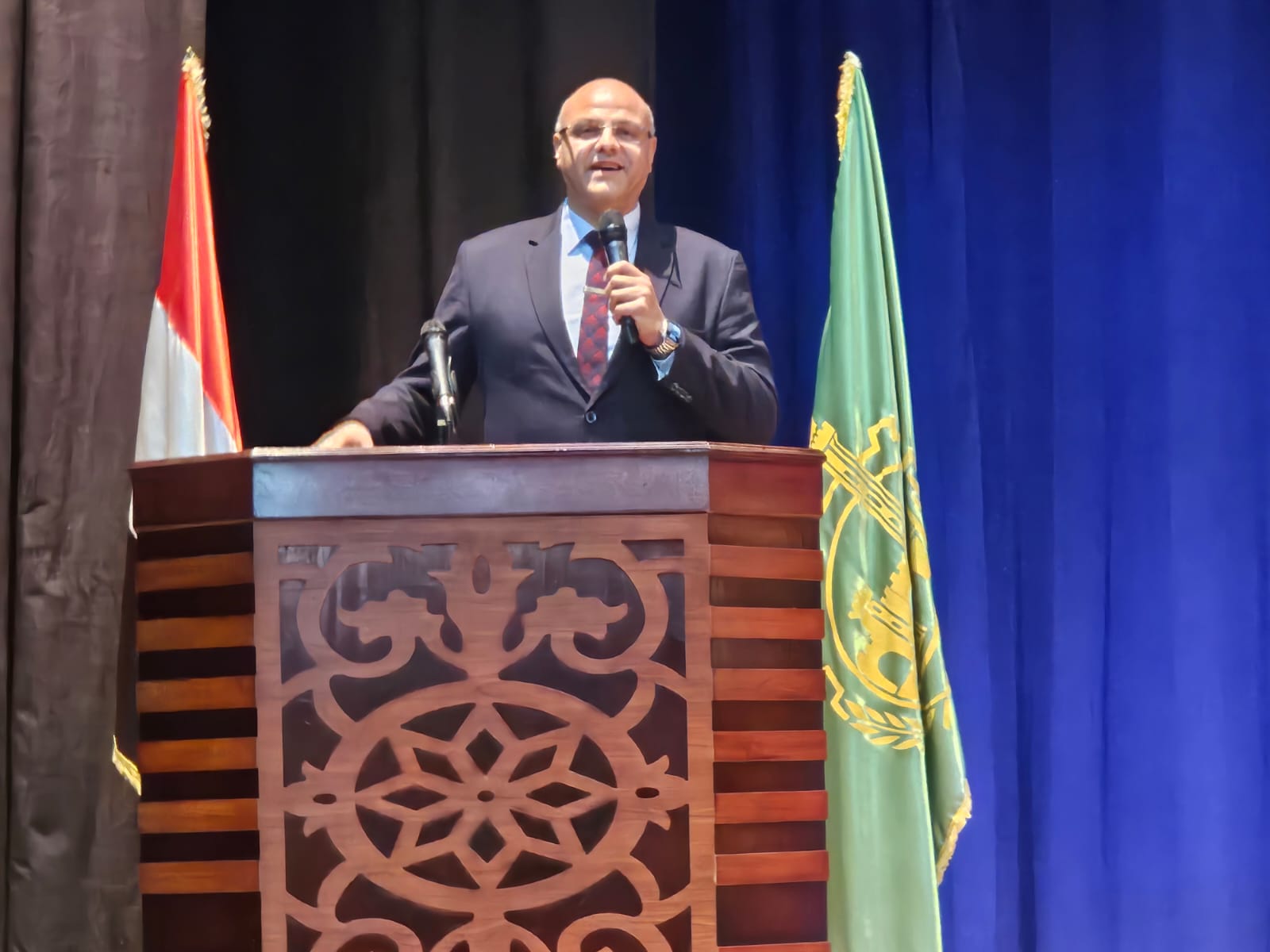 محافظ القليوبية يشارك في مؤتمر “مصر قوية ومستقرة” ويؤكد على دور الجمعيات الأهلية في التنمية والاستقرار