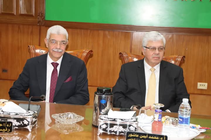 وزير التعليم العالي يؤكد علي الدور الحيوي الذي تلعبه جامعة المنوفية في مجال التعليم والبحث العلمي خلال اجتماعه بمجلس الجامعة