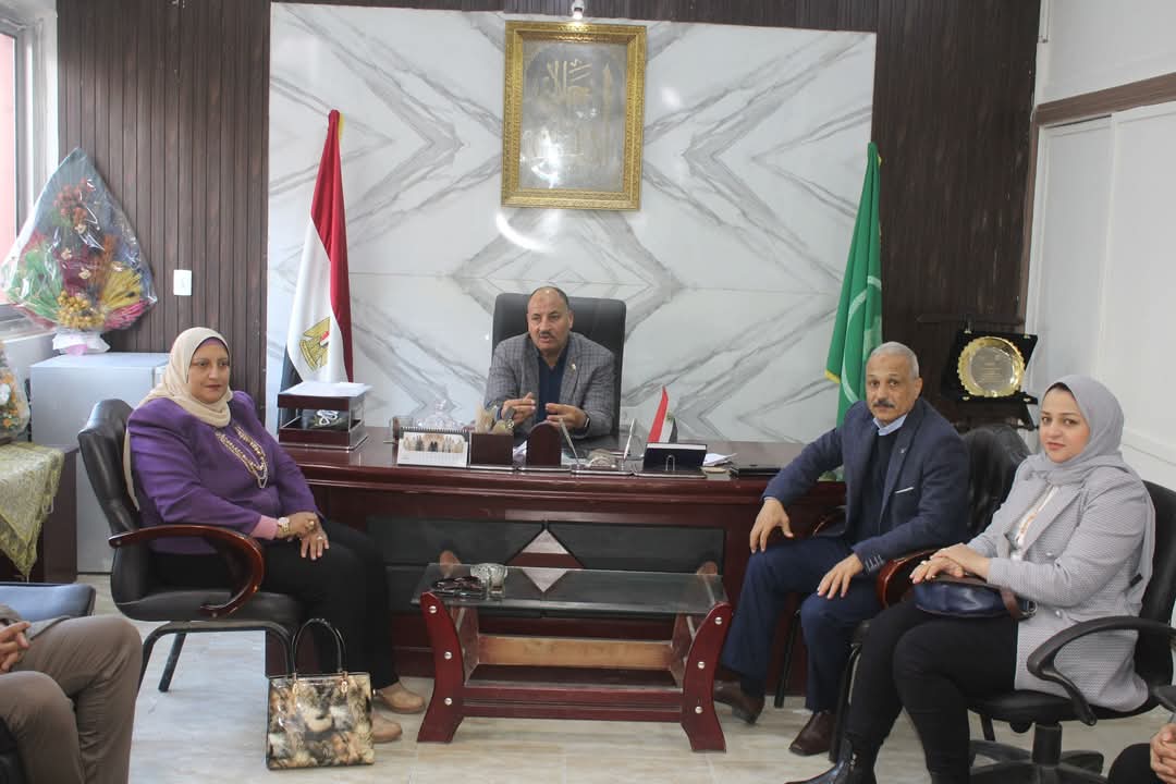 استعدادا لانطلاقها قريبا صابر زيان وكيل وزارة التعليم بالمنيا يلتقى مسئولى مبادرة دعم اطفال فرط الحركة وتشتت الانتباه. (عافر)