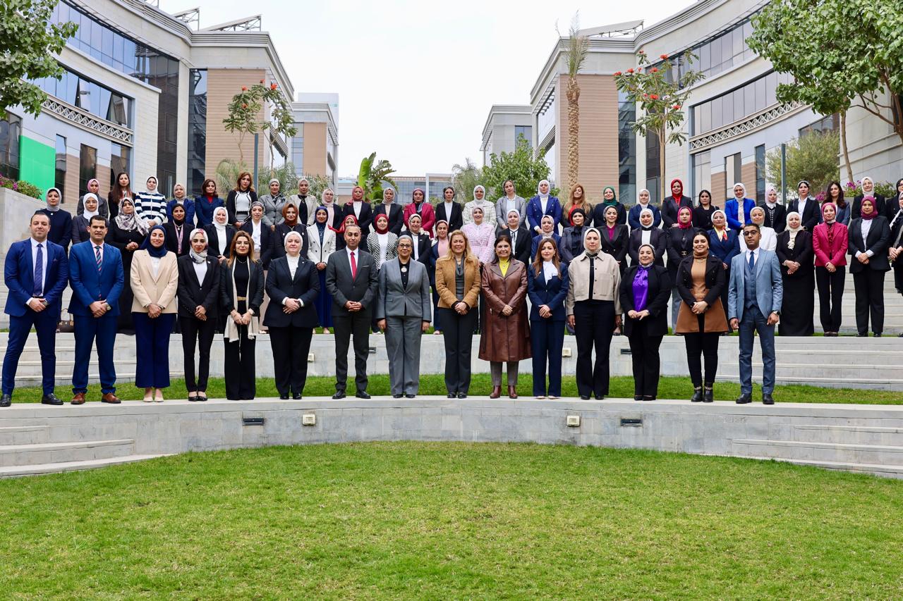 رئيسة القومي للمرأة تشهد فعاليات الجلسة الختامية لنموذج محاكاة المجلس القومي للمرأة ضمن برنامج “المرأة تقود للتنفيذيات”بالأكاديمية الوطنية للتدريب