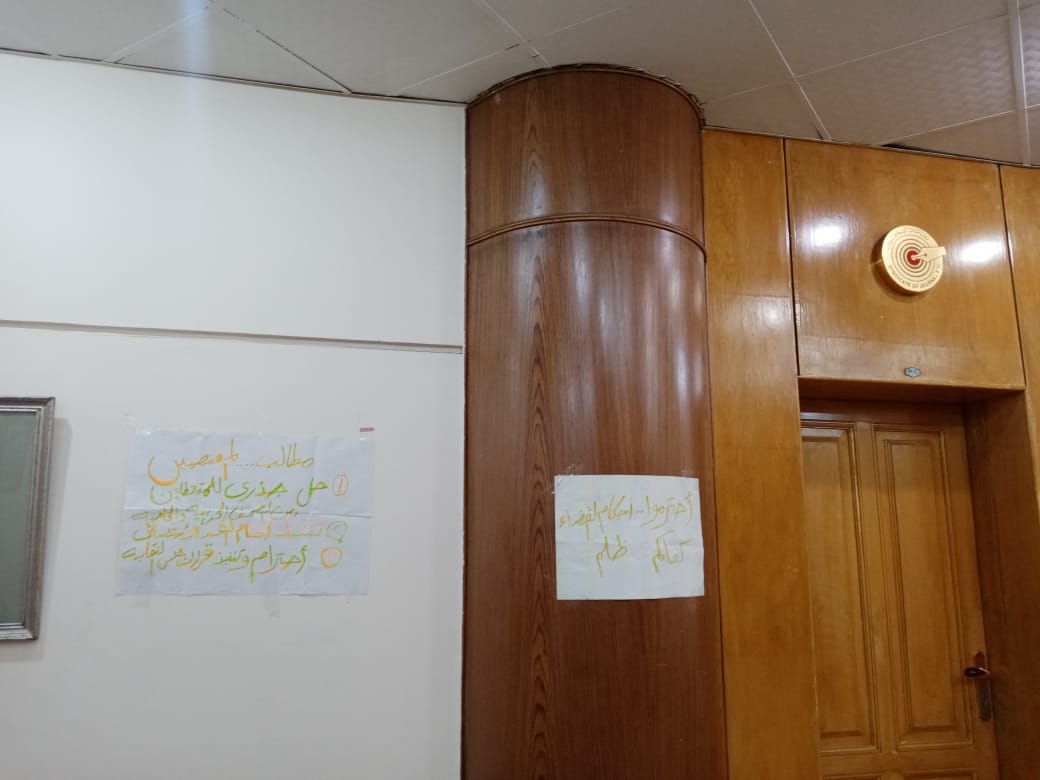 اعتصام بمكتب نقيب الصحفيين .. واضراب عن الطعام