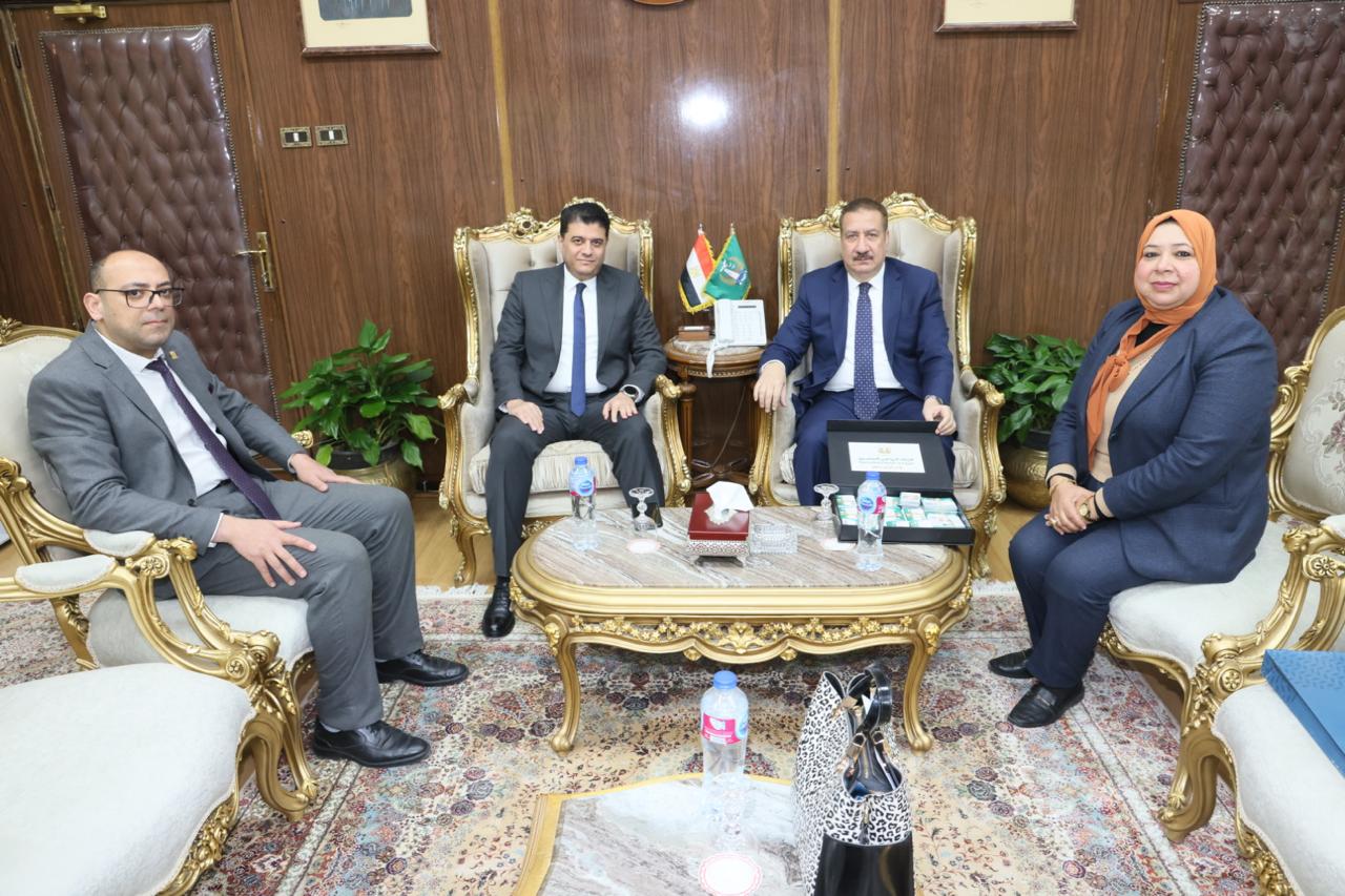 ألف بون مواد غذائية مجانية لتوزيعها على الأسر الأولى بالرعاية بالمنوفية