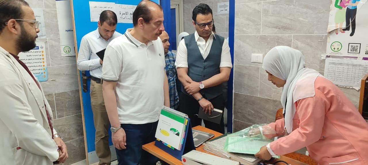نائب الوزير يجرى زيارة مفاجئة لعدد من المستشفيات ومنشآت الرعاية الأولية بمحافظة سوهاج