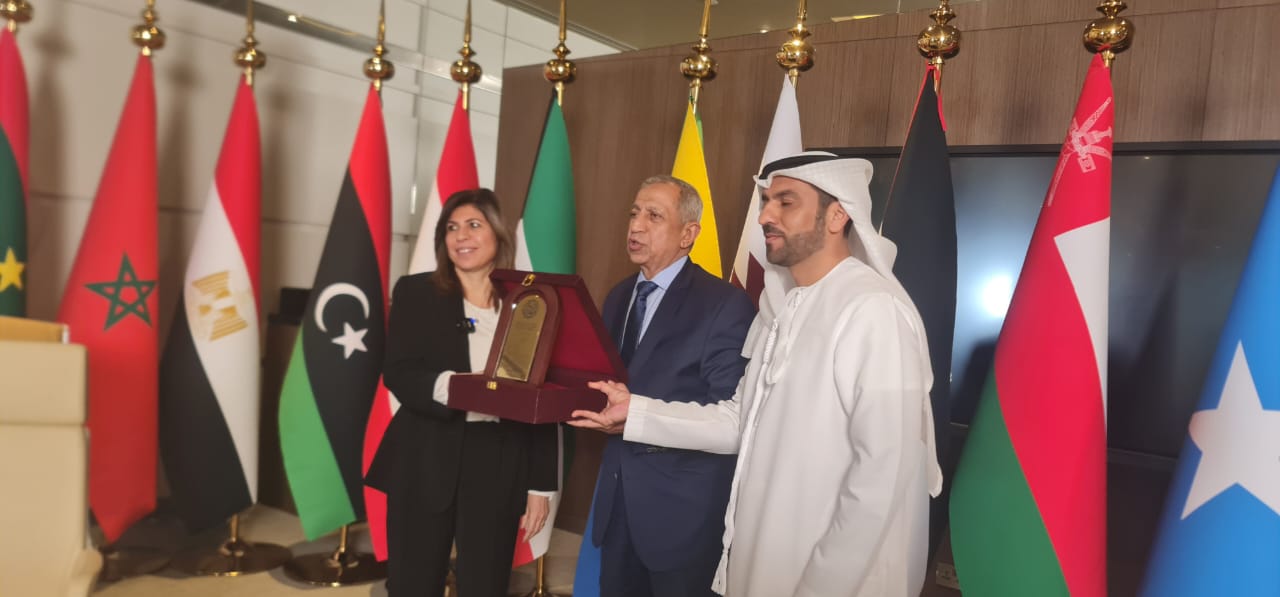 رئيس الأكاديمية العربية يشارك في ورشة رفيعة المستوى حول الاستثمار في التحول الرقمي بأبوظبي