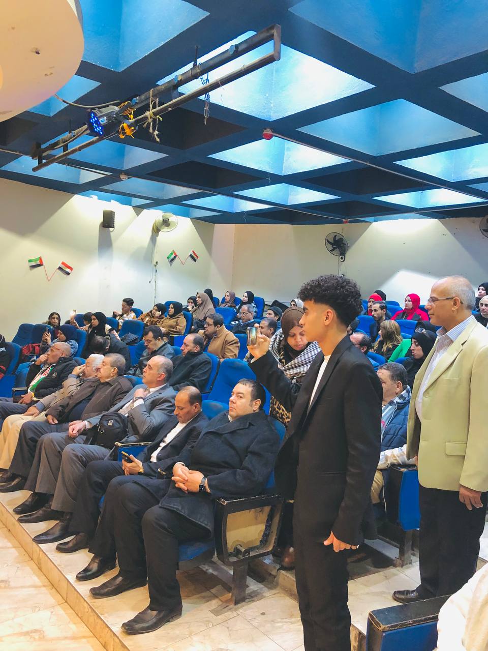 “انضمام المصرين والفلسطينين في حفل لدعم القضيه الفلسطينيه”