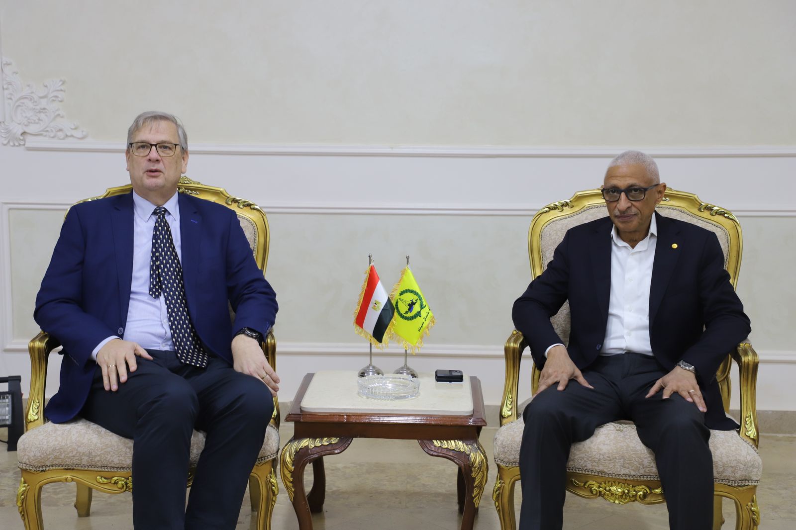 محافظ شمال سيناء يستقبل سفير هولندا في القاهرة.