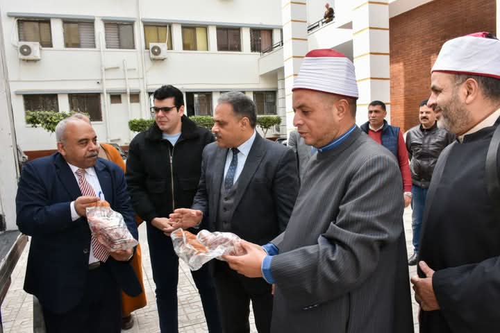بالتعاون بين وزارتي الأوقاف والتضامن الإجتماعي محافظ_الشرقية يشهد إستلام وتسلم 3 طن لحوم من مشروع صكوك الاطعام لتوزيعها على المستحقين من أبناء المحافظة خلال شهر رمضان المبارك