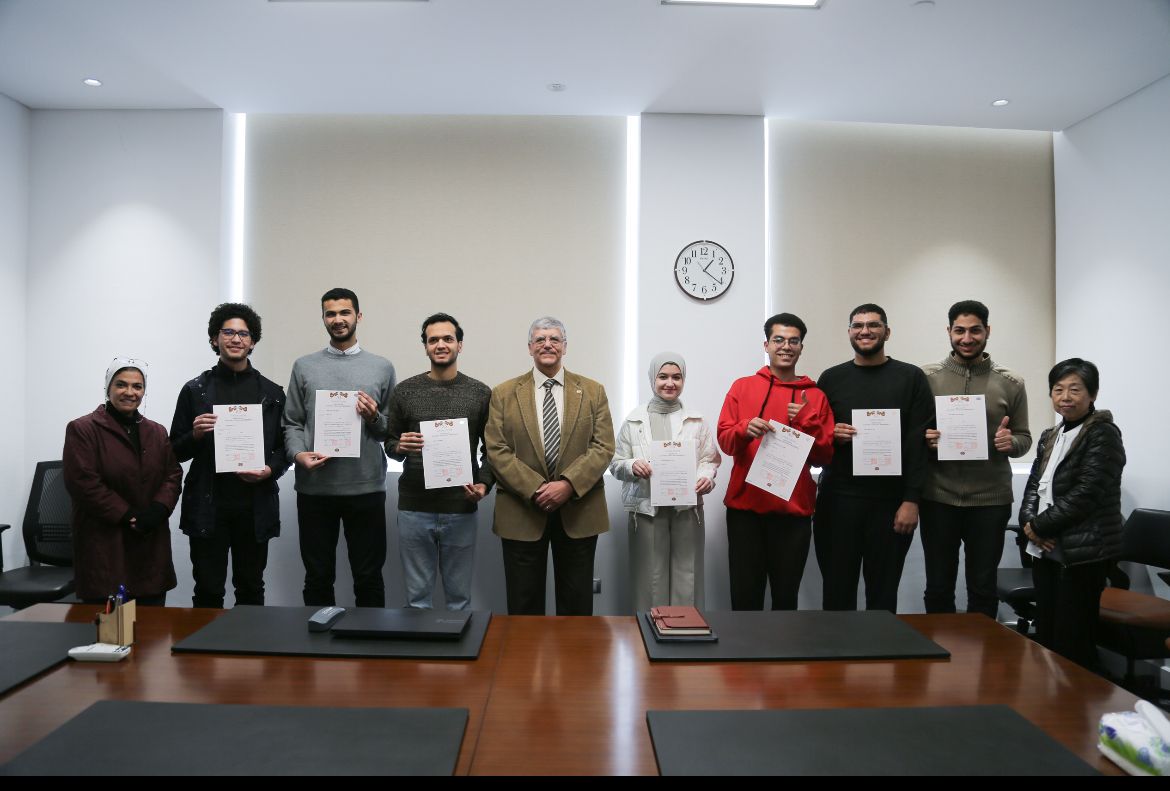 طلاب الجامعة اليابانية يجتازون اختبار ( JLPT) لتعلم اللغة اليابانية