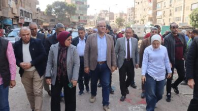محافظ القليوبية يقوم بجوله تفقديه لمتابعه تنفيذ خطه الرصف بعدد من شوارع مدينه شبرا الخيمه بحضور مسئولين شركه