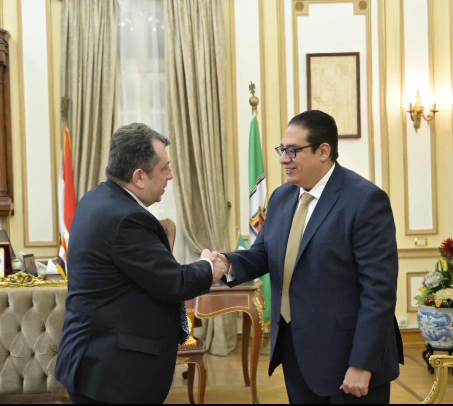 رئيس جامعة القاهرة يلتقى سفير أرمينيا بمصر لبحث سبل تعزيز علاقات التعاون مع الجامعات الأرمينية والإعداد لمؤتمر علمي مشترك.