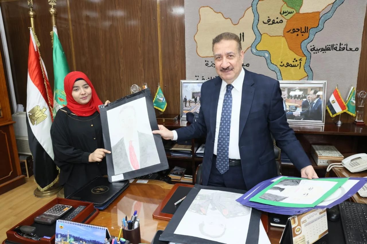 محافظ المنوفية يلتقى طالبا مريضا بالسرطان تلبية لرغبته