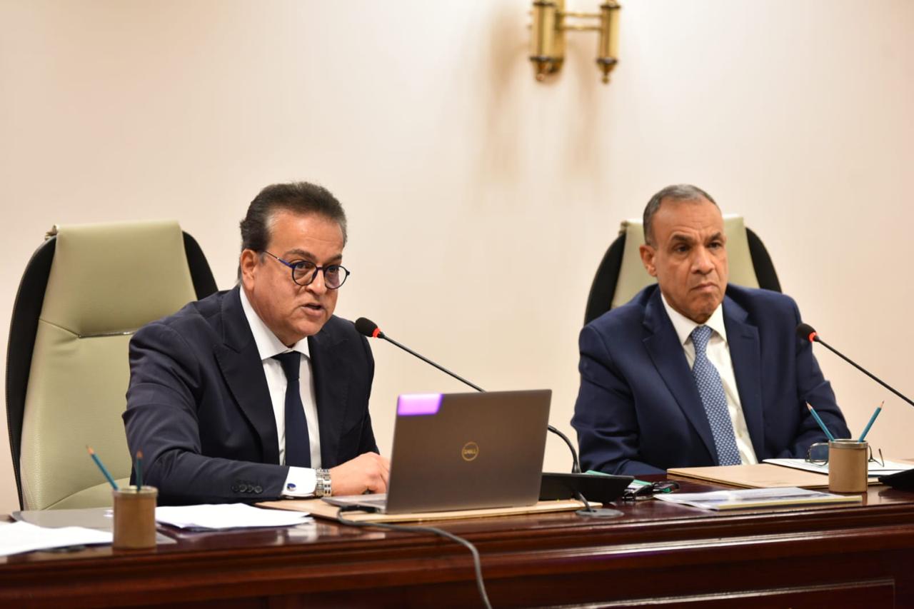 اجتماع حول إعادة تأهيل القطاع الصحي بقطاع غزة