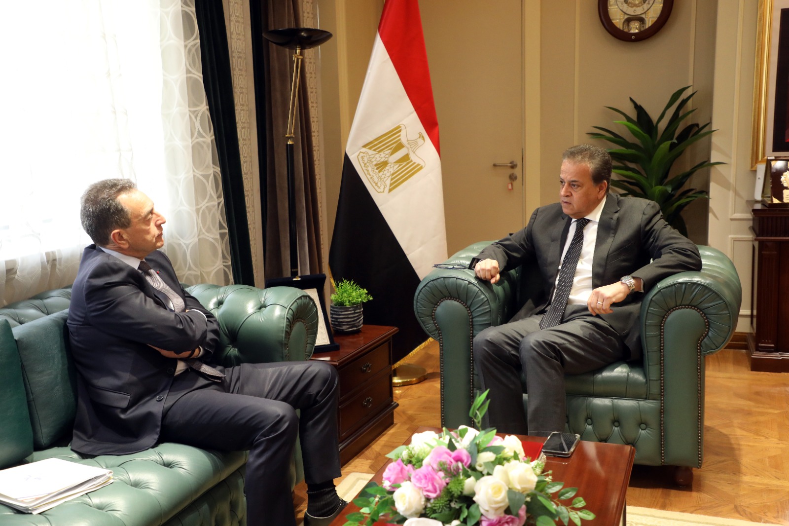 نائب رئيس مجلس الوزراء وزير الصحة والسكان يستقبل السفير الفرنسي بالقاهرة لبحث سبل التعاون فى مجال الرعاية الصحية