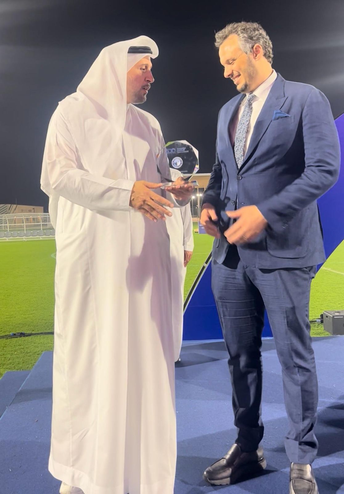 الإتحاد الإماراتي يكرم رئيس نادي بيراميدز