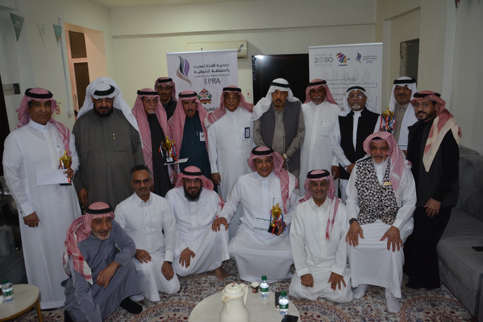 تشكيل اللجان بعد عيد الفطر رئيس مجلس متقاعدي الشرقية يكرم الفائزين في بطولة الجمعية الرمضانية للبلوت