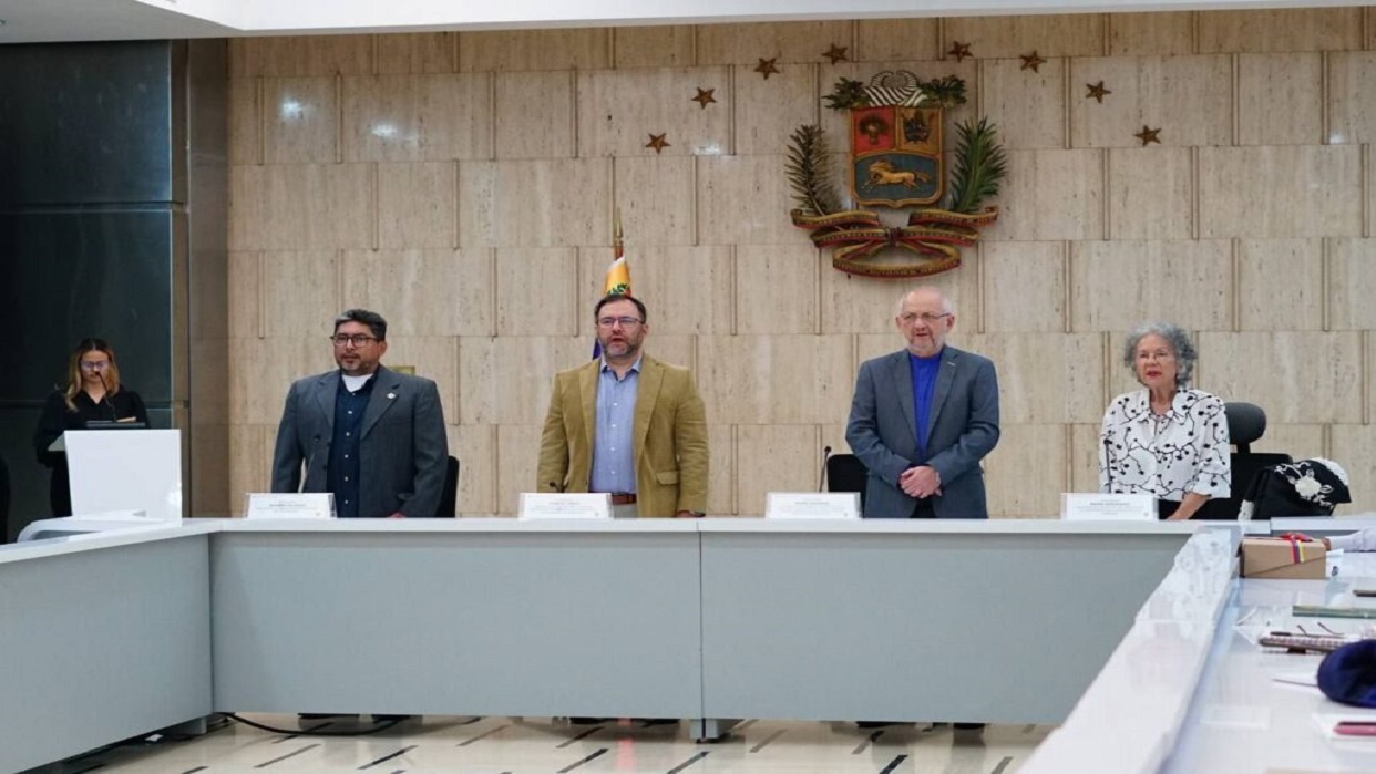 فنزويلا : الحكومة الوطنية تقوم بإعداد خطة استراتيجية لدعم المهاجرين الفنزويليين.