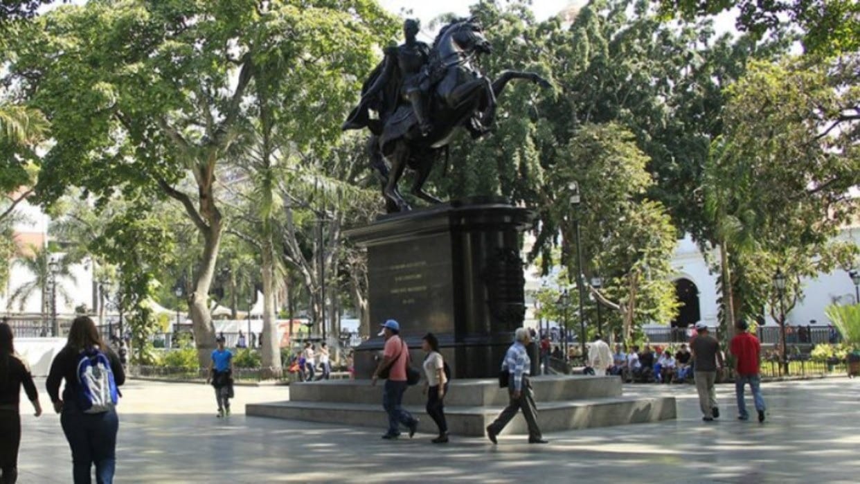 استطلاعات الرأي: 89% من الفنزويليين لا يوافقون على تطبيق الولايات المتحدة عقوبات تؤثر على إدارة الرئيس مادورو.