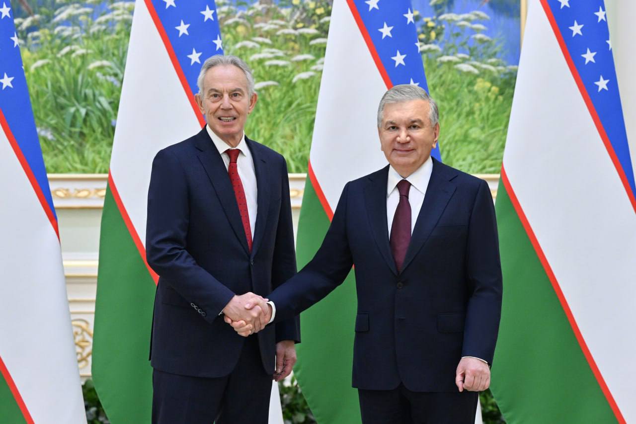 رئيس أوزبكستان يعقد اجتماعا مع رئيس معهد التغيير العالمي