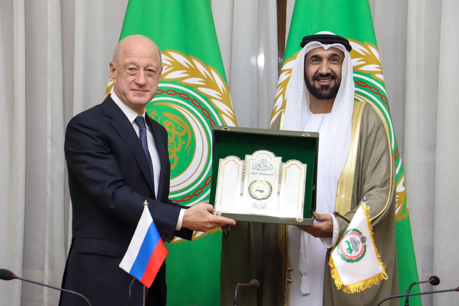 نائب رئيس مجلس الدوما الروسي يلتقى مع رئيس البرلمان العربي
