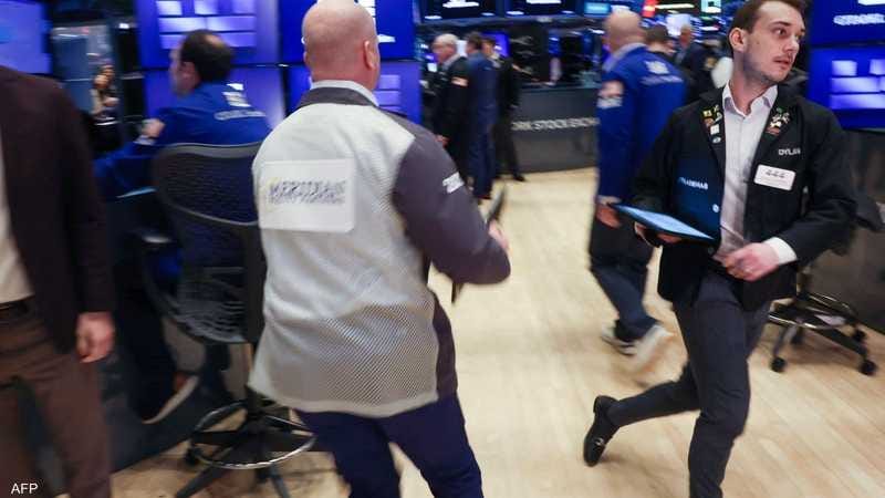 انهيار البورصة الامريكية بسبب تعليق ترامب الرسوم الجمركية