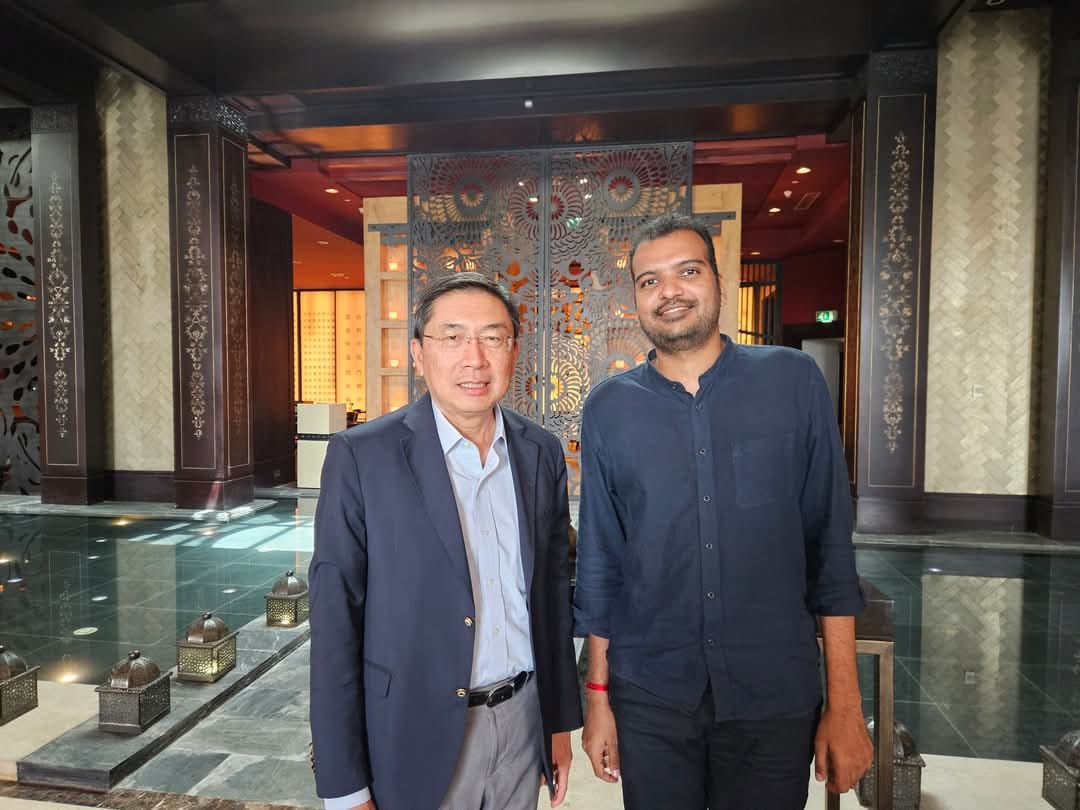 السفير السنغافورى بمصر يلتقى منسق العمليات في الصليب الأحمر السنغافوري، الذي يتواجد حاليًا في القاهرة.