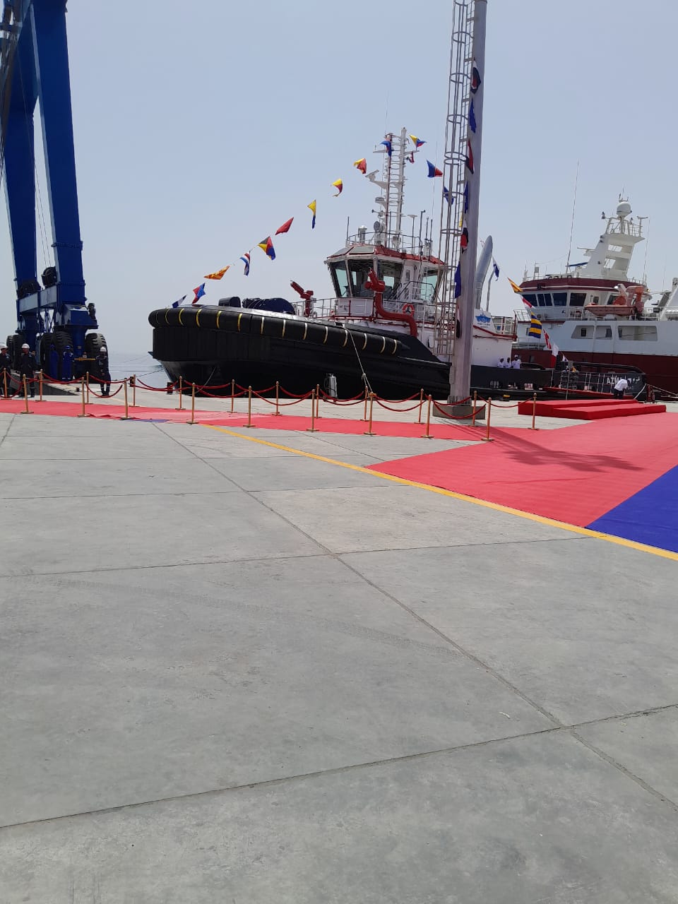 الفريق أسامة ربيع يشهد تدشين القاطرتين عزم 1″ و”عزم 2″ بمصنع مصر للقاطرات ضمن جهود توطين صناعة الوحدات البحرية.