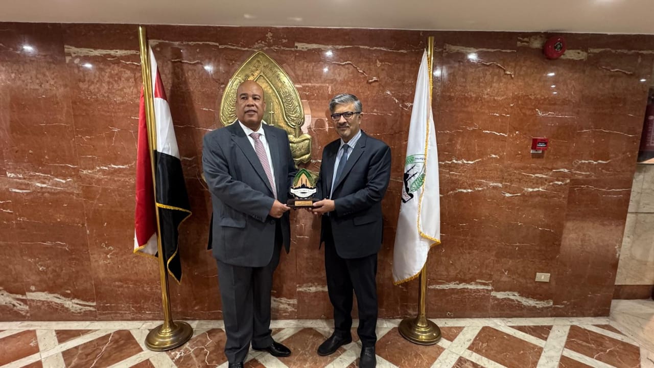 السفير الباكستانى بمصر يلتقى مع رئيس الغرفة التجارية للقاهرة