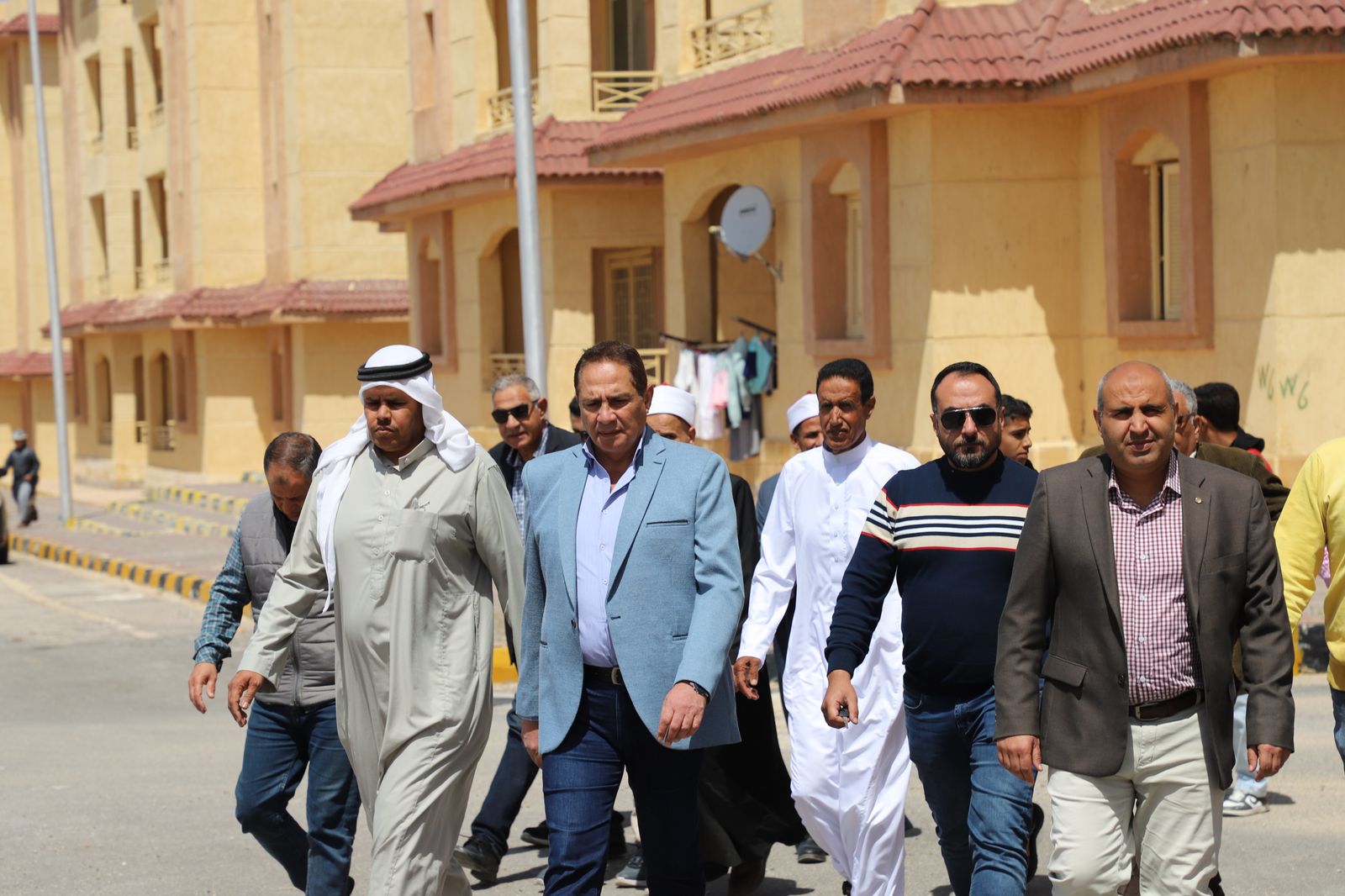 بالصور….اللواء سعدون يزورمدينة رفح الجديدة لاداء صلاة الجمعة مع المواطنين بالمسجد الكبير …